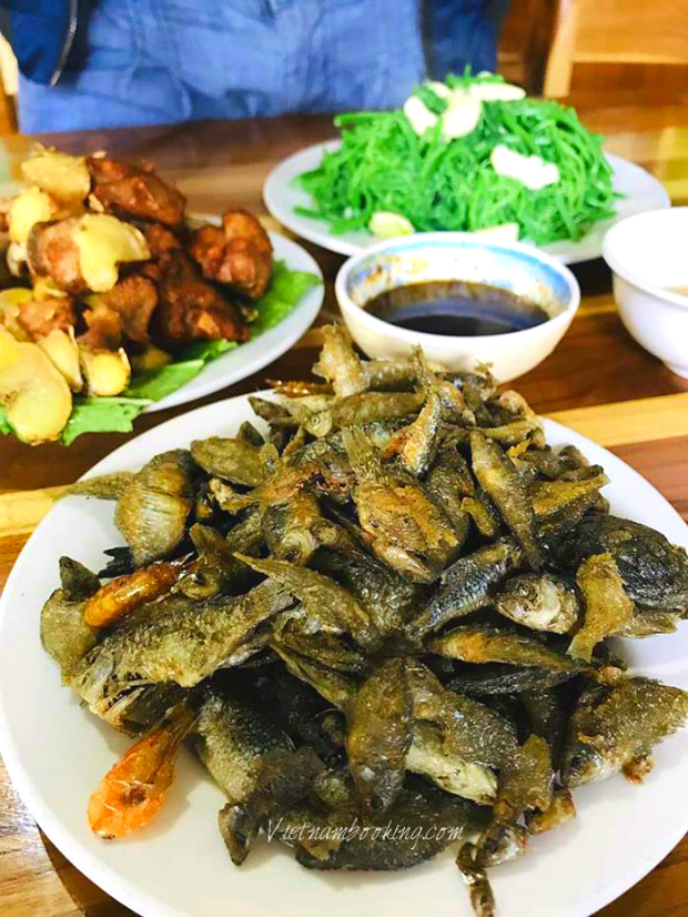 Cá suối chiên giòn nguyên con