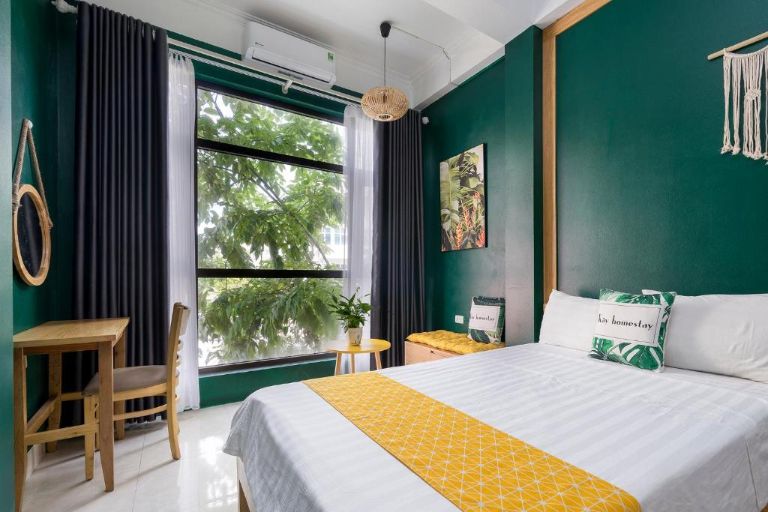 Orestay trên đồi, nhìn ra biển