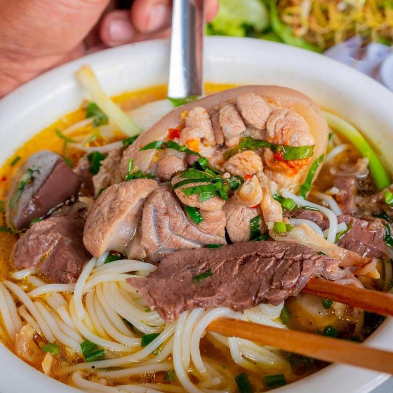 Bún bò và bánh Huế