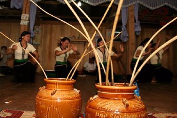 Rượu cần của người Ê Đê
