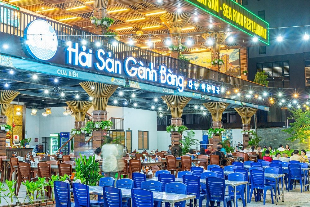 Nhà hàng hải sản Gành Bàng ven biển Đà Nẵng