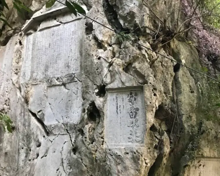 Núi Non Nước
