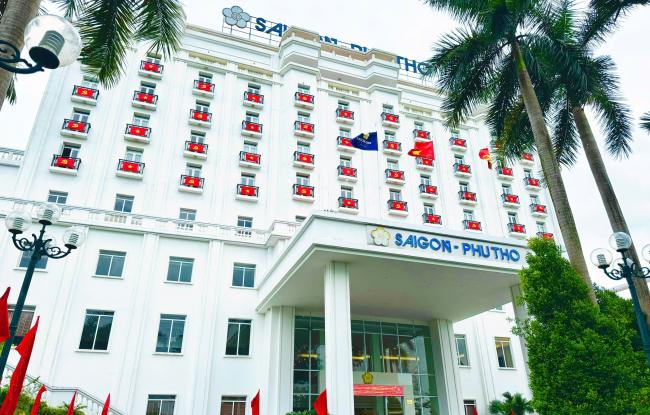 Thiệp cưới với thiết kế tinh tế và sang trọng