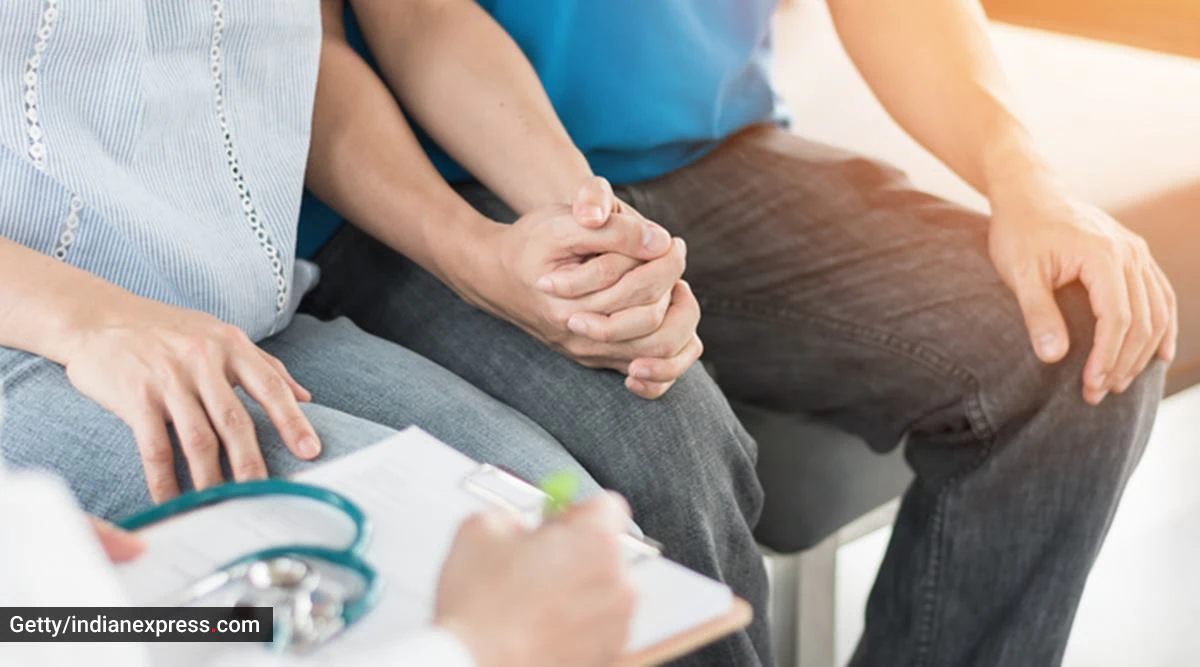 Cặp đôi đang khám sức khỏe trước hôn nhân tại bệnh viện