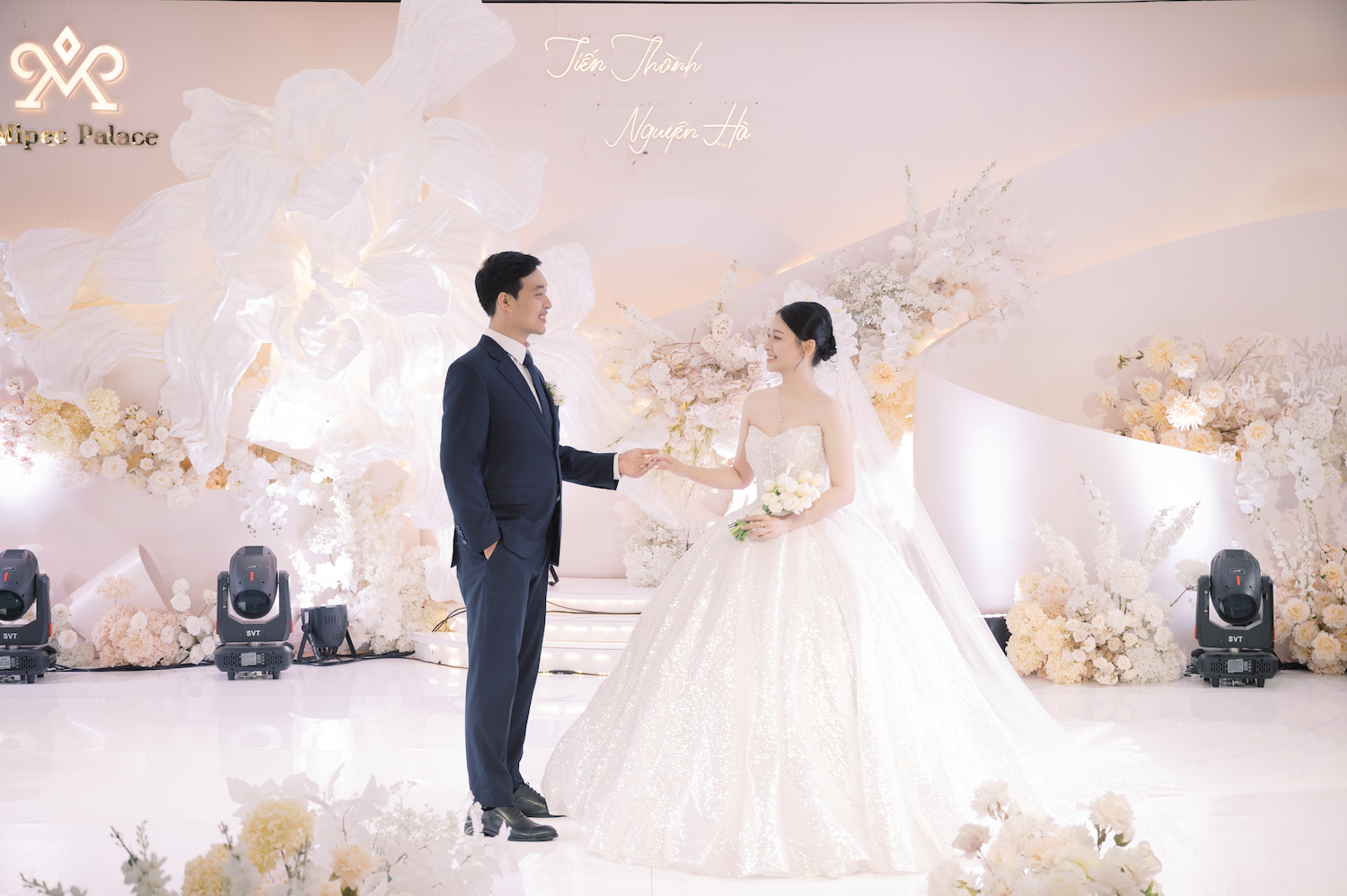 Đặt tiệc cưới sớm để chủ động