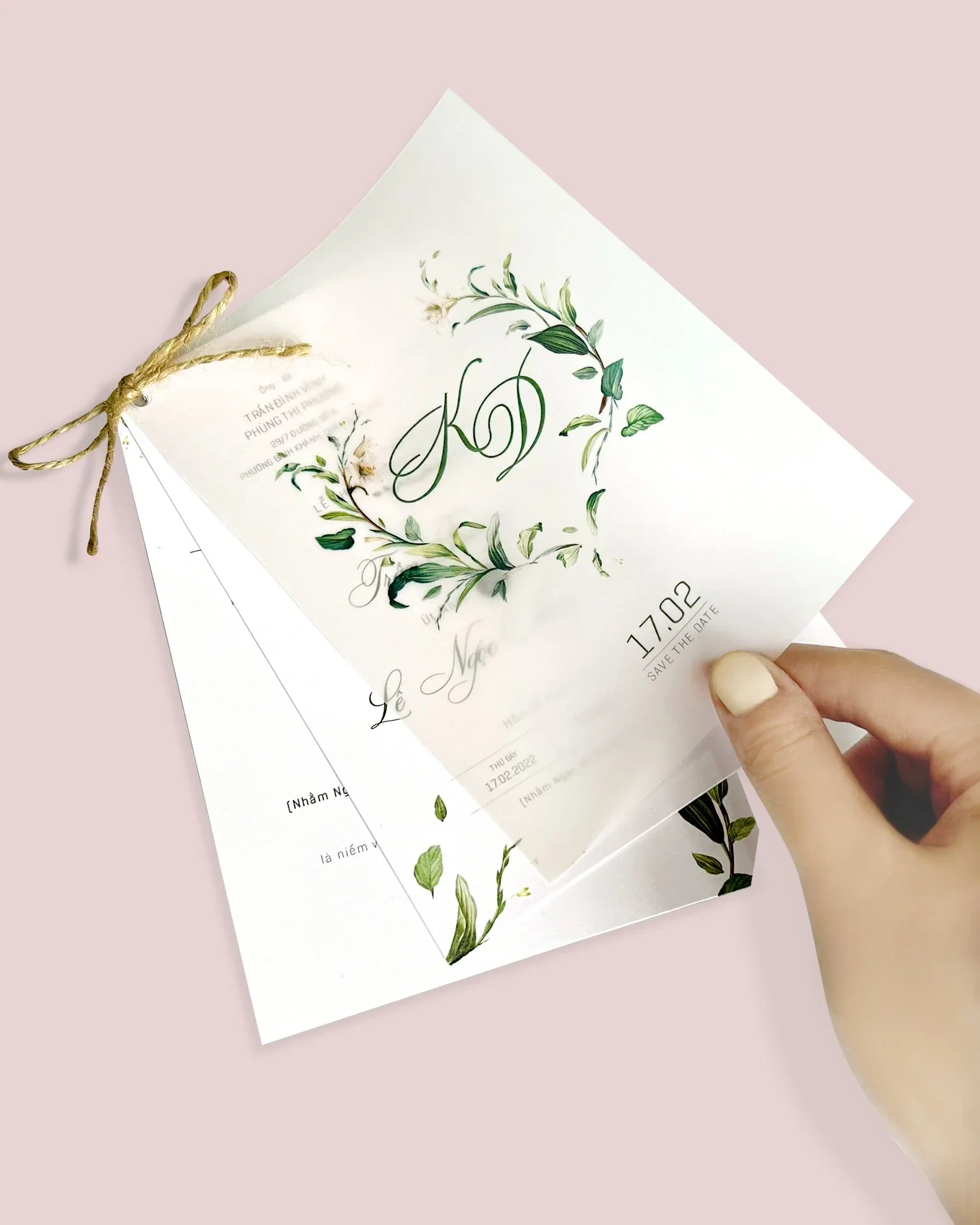 Trang trí thiệp cưới bằng giấy can tạo hiệu ứng thị giác nhẹ nhàng