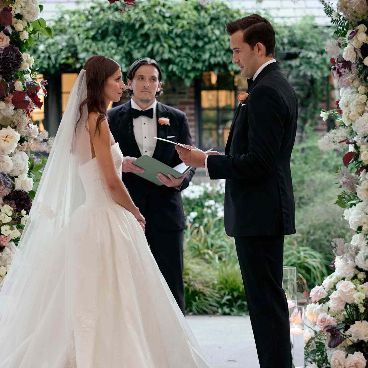 Cô dâu chủ rể lựa chọn ngày cưới lý tưởng cùng gia đình