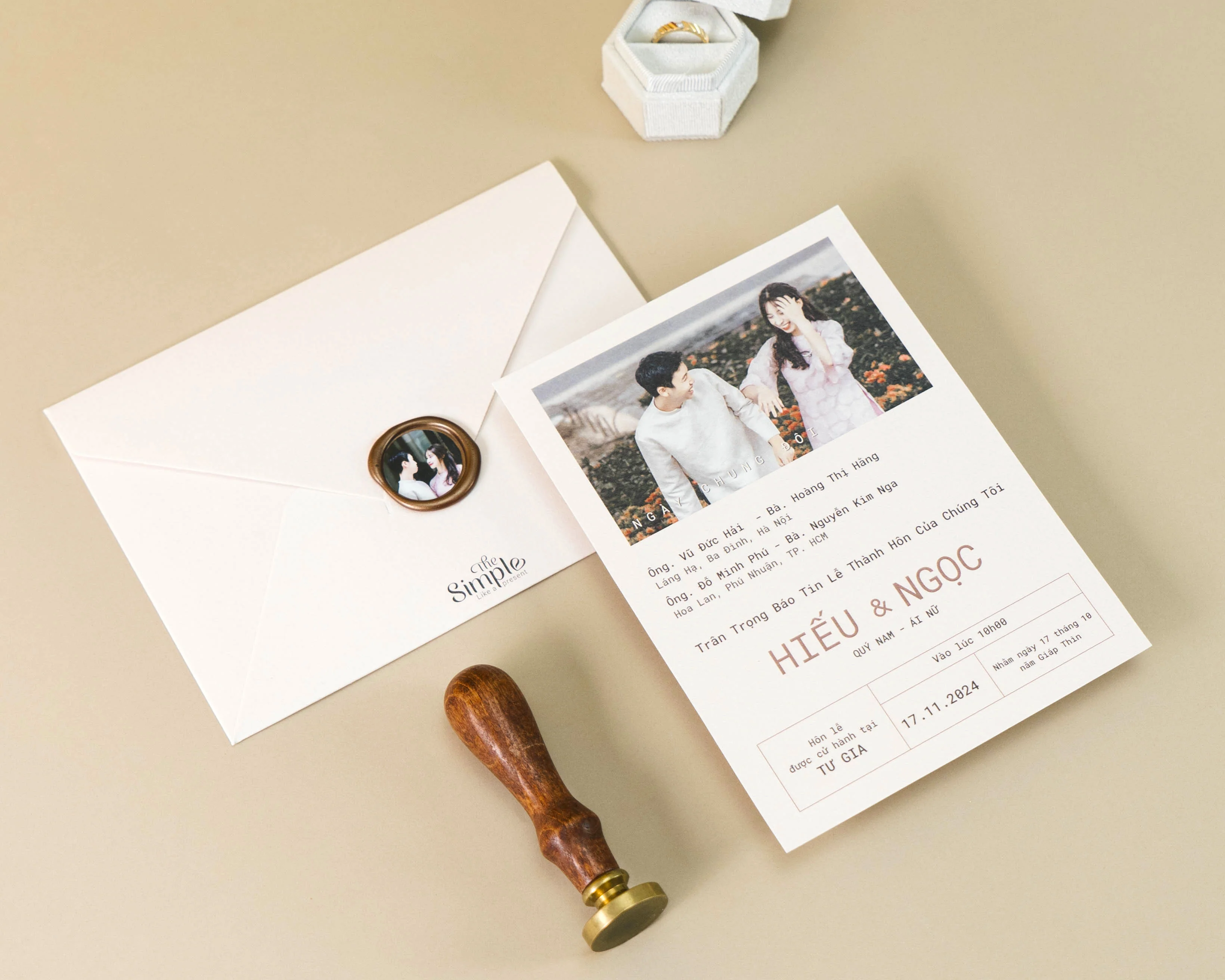 Thiệp cưới trang trí với dấu sáp sang trọng