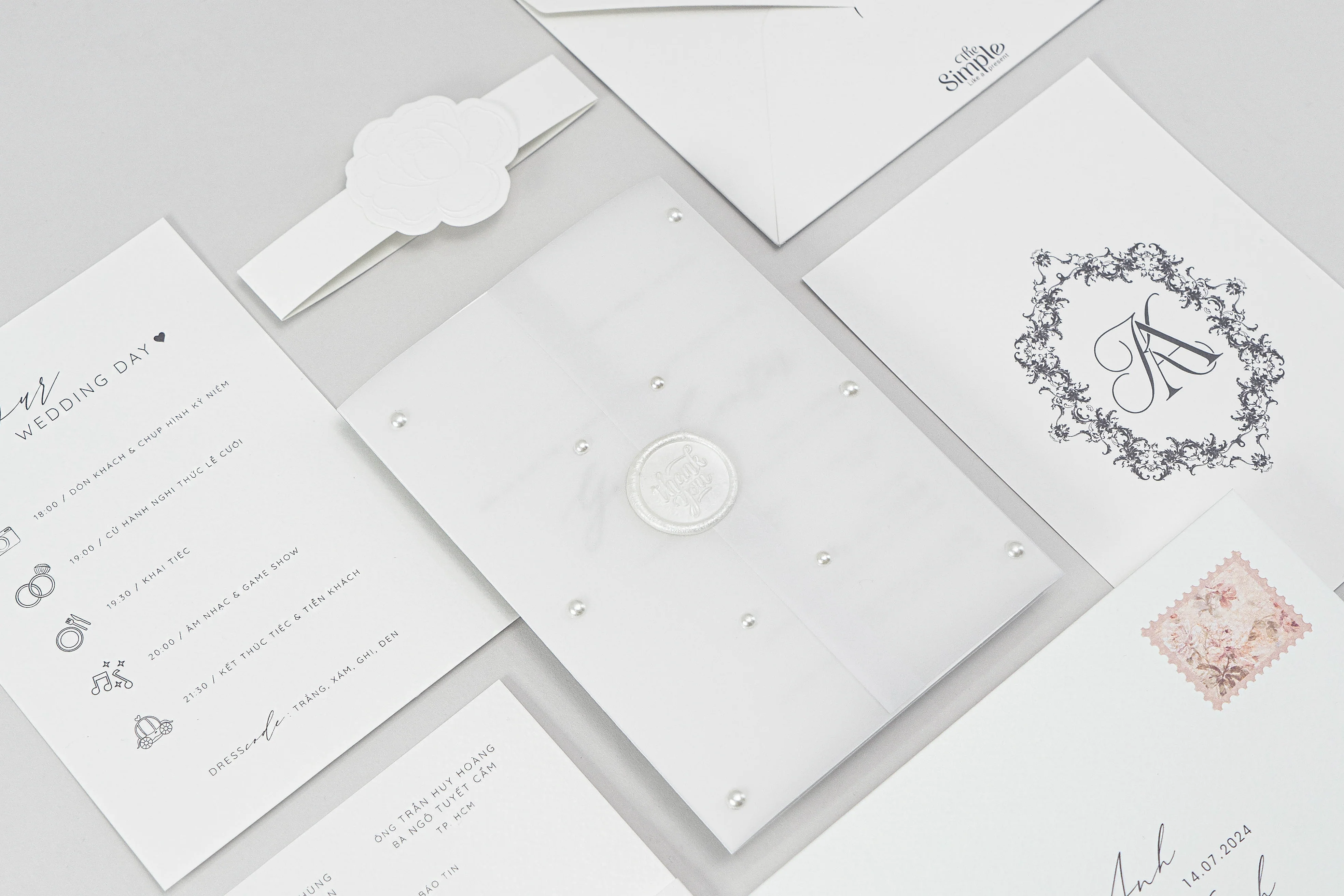 Thiệp cưới đính ngọc trai sang trọng