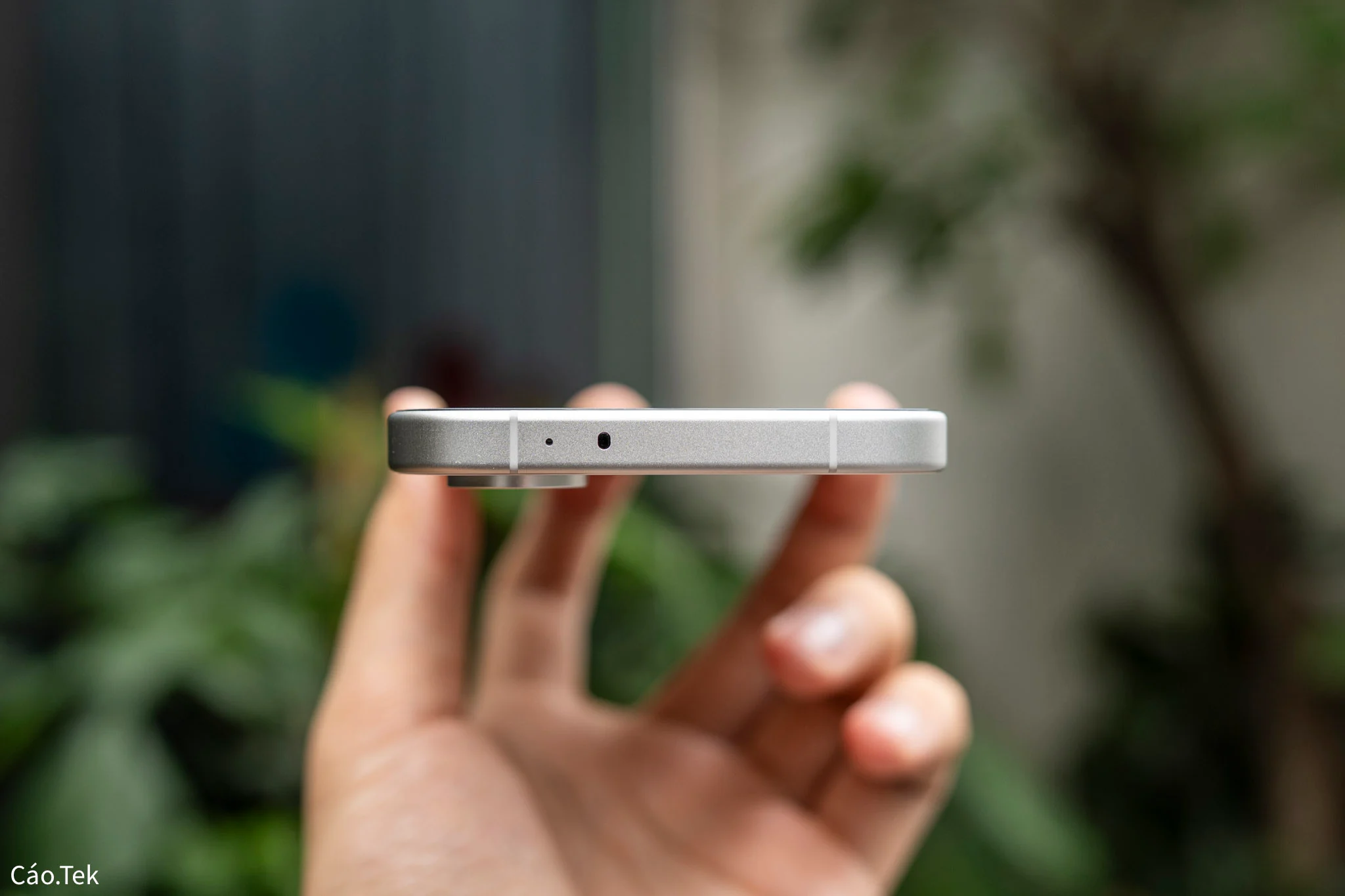 So sánh thiết kế với tiền nhiệm - nguồn từ Tinhte.vn