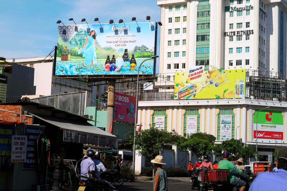 Biểu đồ so sánh hiệu quả các kênh digital marketing cho doanh nghiệp công nghệ