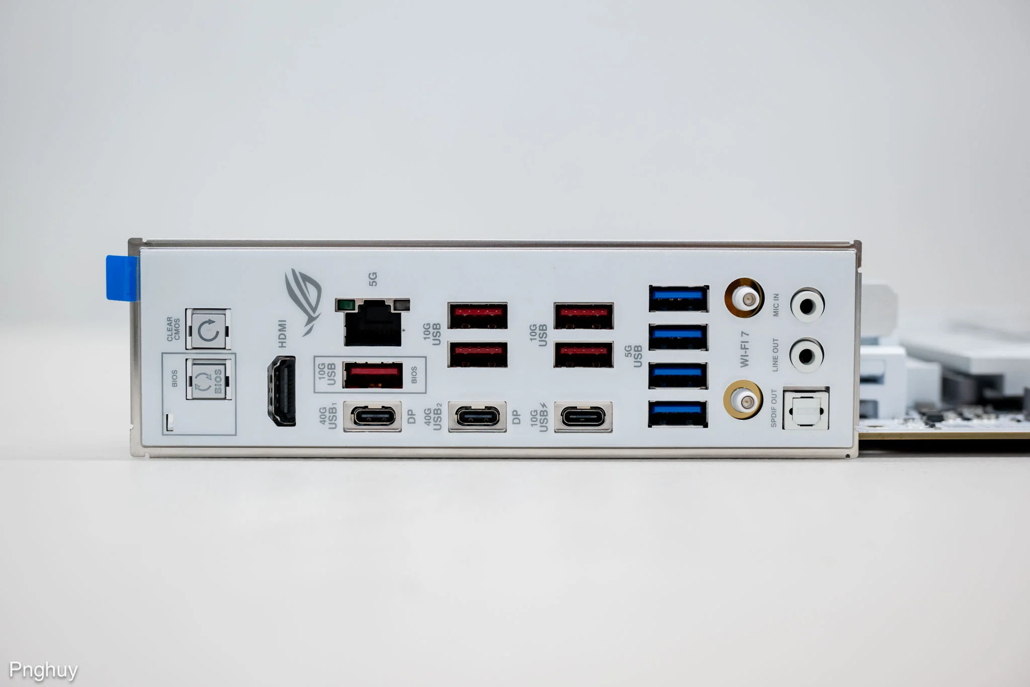 Cổng I/O với USB4, WiFi 7 và các kết nối tiên tiến
