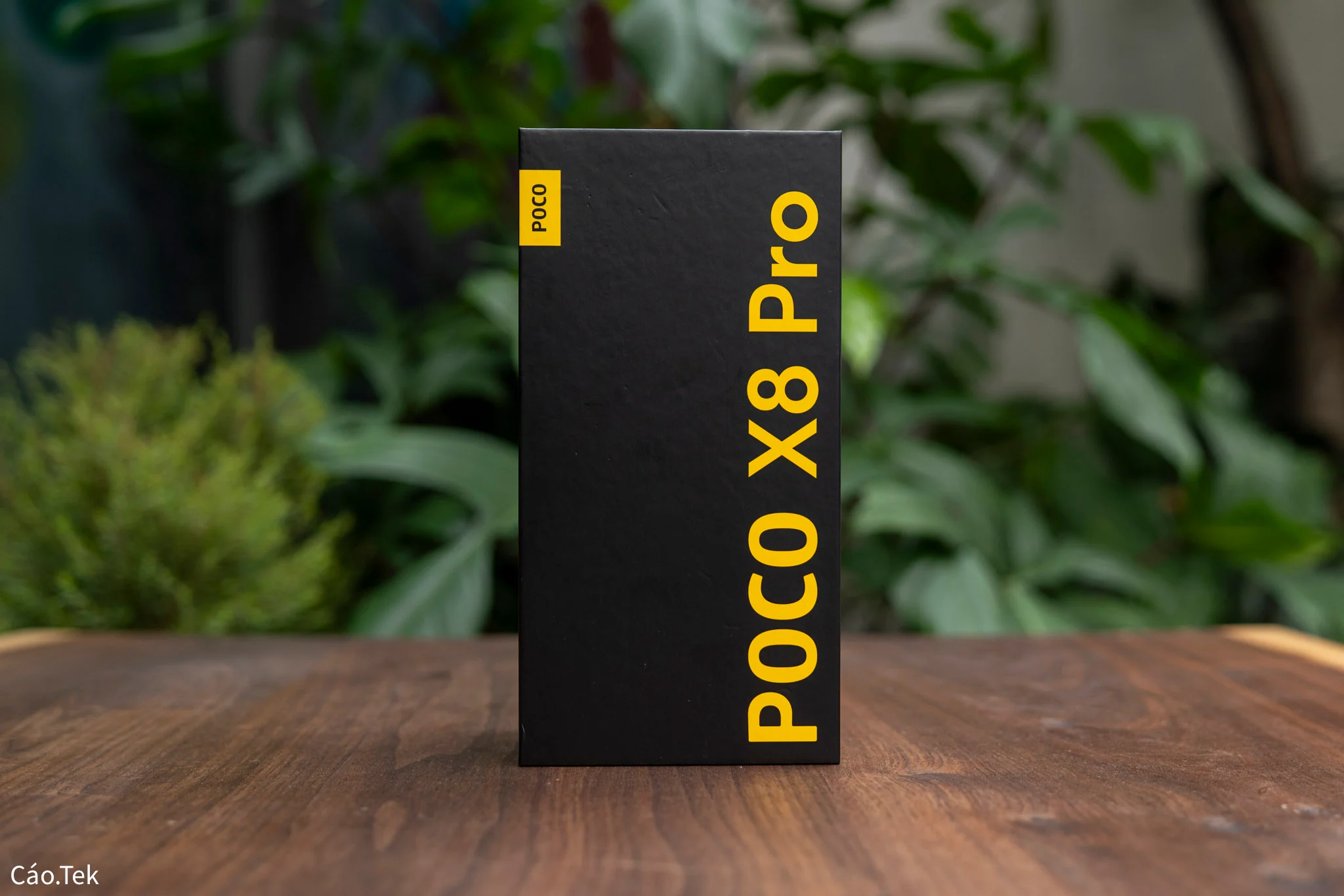 Thiết kế khung viền kim loại POCO X8 Pro - nguồn từ Tinhte.vn
