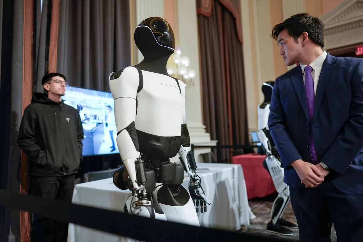 Robot humanoid tự động hóa công nghiệp, tầm nhìn của các tỷ phú công nghệ - nguồn từ tinhte