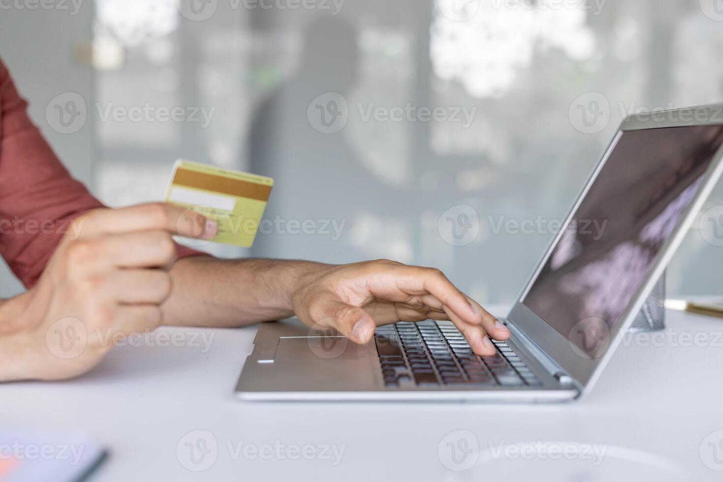 Giao diện chuyển tiền qua ngân hàng trực tuyến