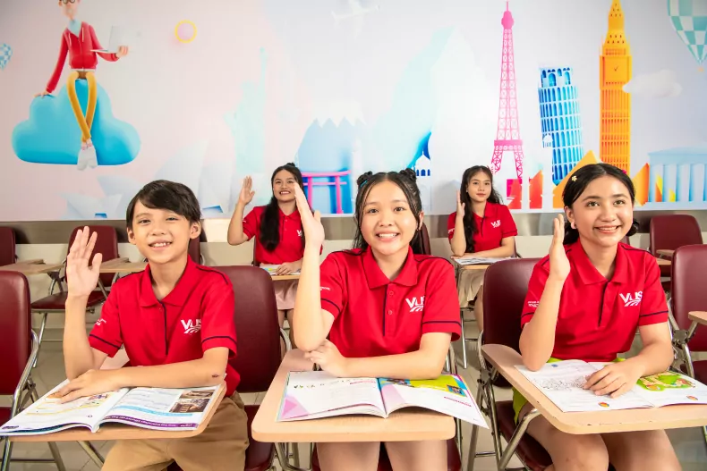 Trẻ em phát triển tư duy sáng tạo và kỹ năng sống toàn diện - nguồn từ vus