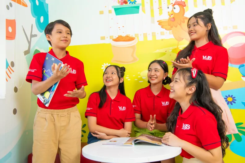 Sách giáo trình chuẩn Cambridge và tài liệu học phong phú - nguồn từ vus