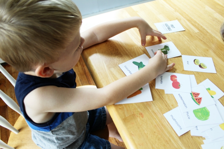 Sử dụng flashcard và trò chơi giúp bé hào hứng học tiếng Anh