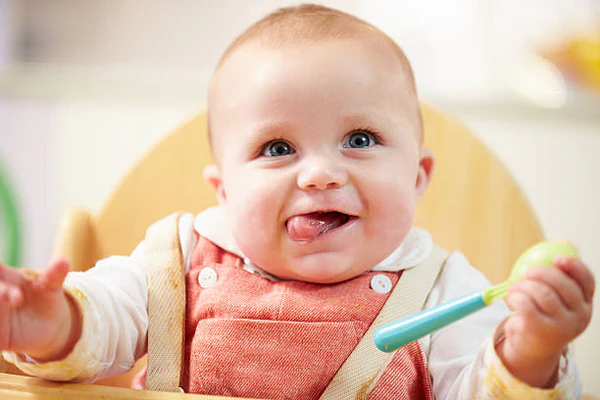 Ăn đúng giờ giúp bé hình thành nhịp ăn ổn định