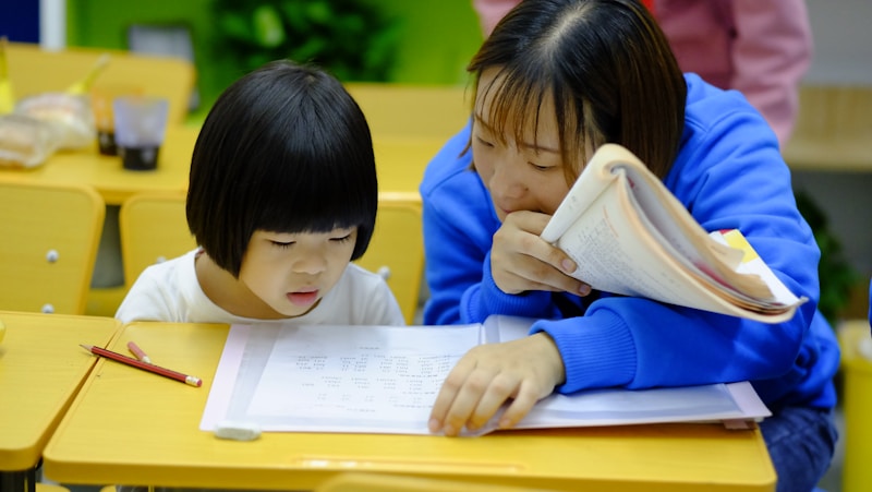 Trẻ đang tương tác và học tập