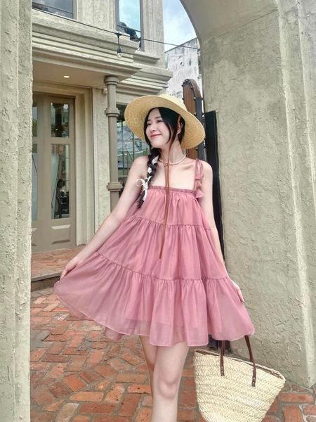 Đầm baby doll nhún bèo giúp tạo độ đầy đặn nhẹ cho phần thân trên