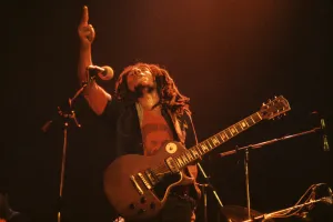 Bob Marley biểu diễn cảm xúc trên sân khấu