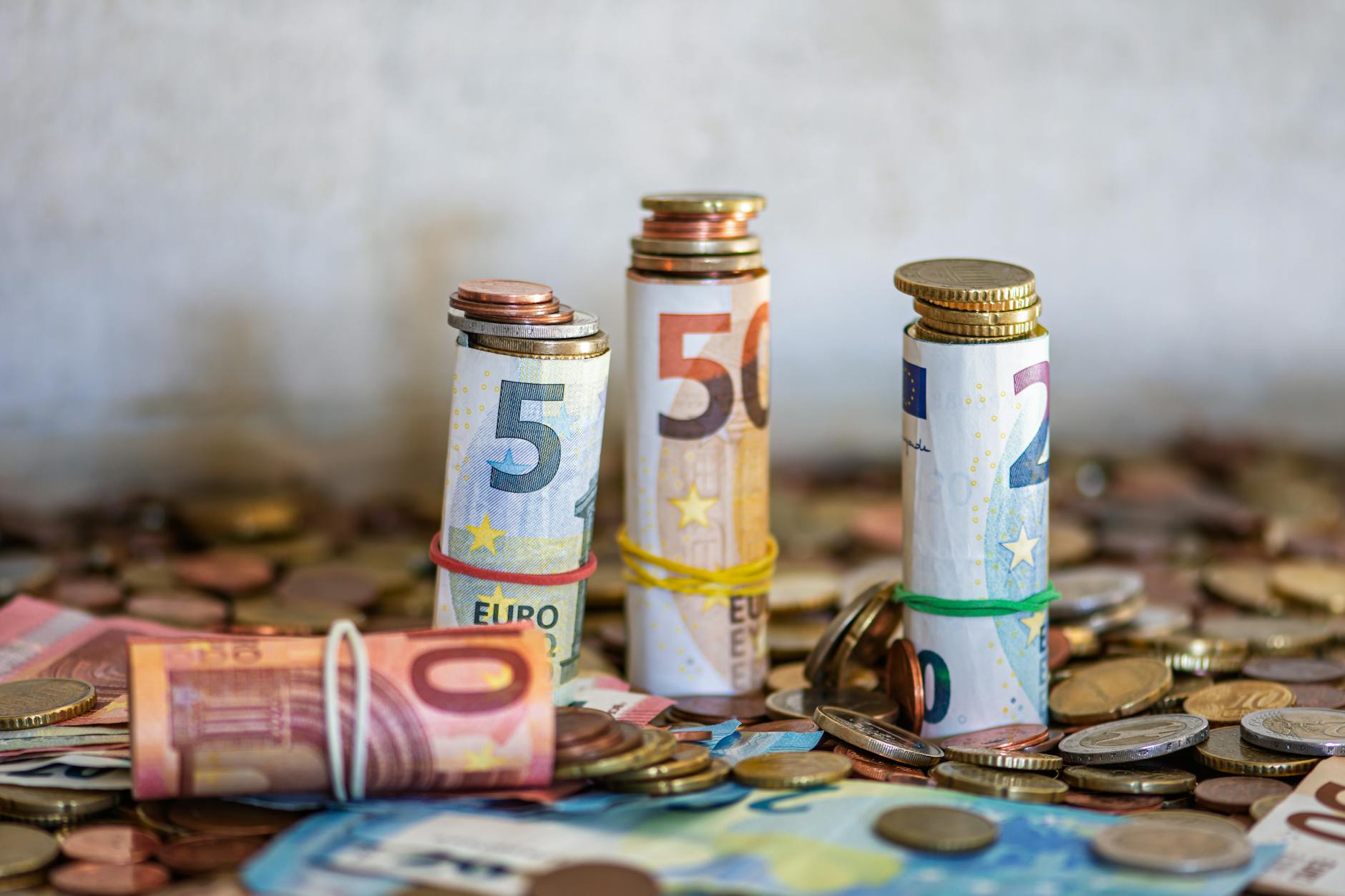 Tiền tệ Euro dùng cho việc thanh toán khi du lịch Athens Hy Lạp