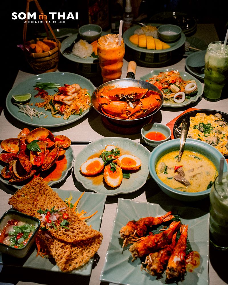 Mẹ bầu đi khám thai