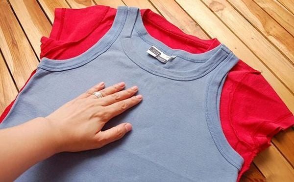 Tái chế áo thun cũ thành áo sát nách thời trang