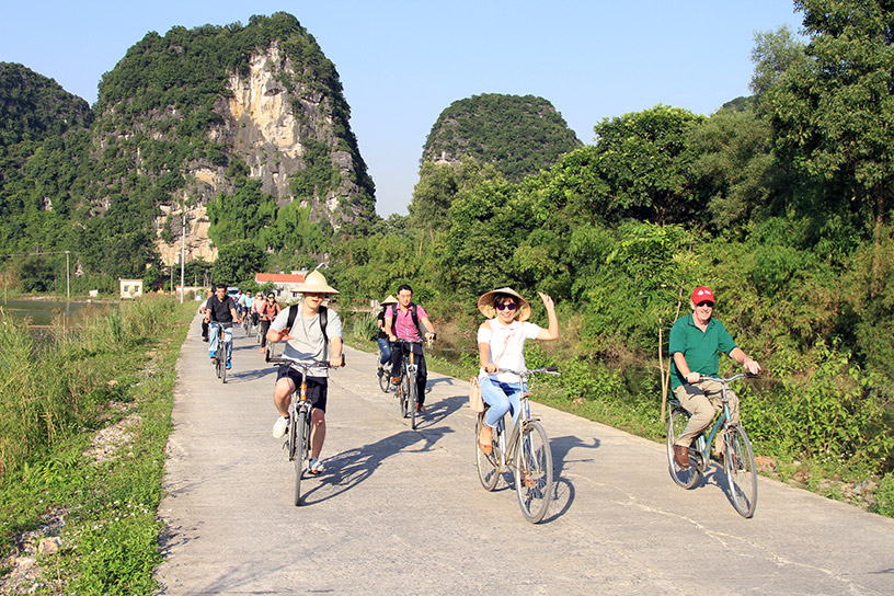 Đạp xe dạo quanh các cung đường làng quê yên ả