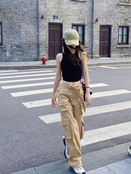 Croptop phối quần cargo lưng cao