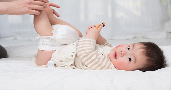 Trẻ sơ sinh có thể dùng bỉm liên tục nếu thay đúng cách và giữ da khô thoáng