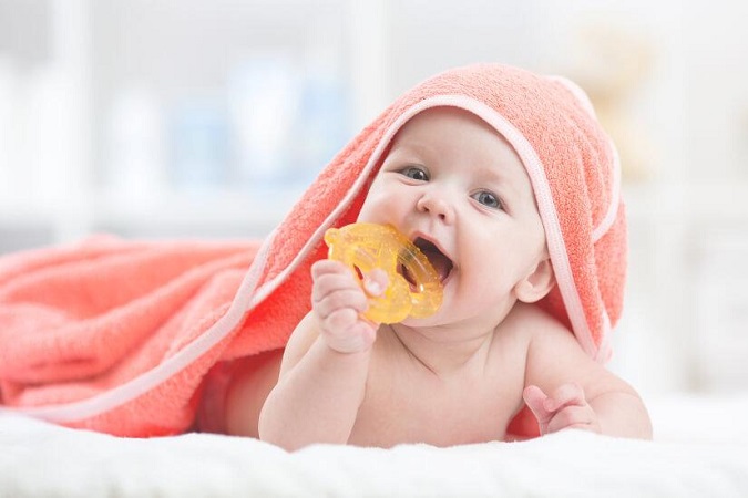 Đồ chơi cho trẻ mọc răng nên chọn như thế nào ? - Kids Plaza