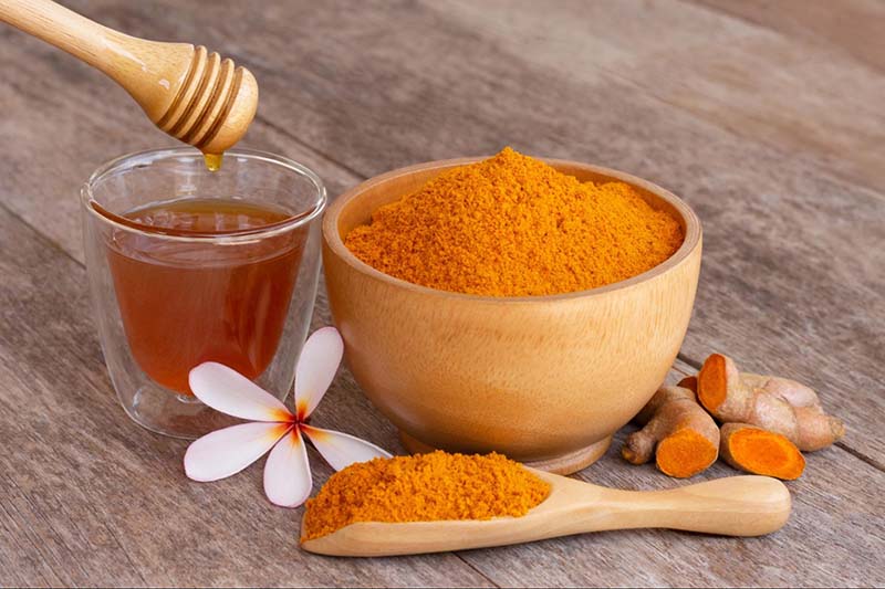 Chữa nám sau sinh bằng tinh bột nghệ