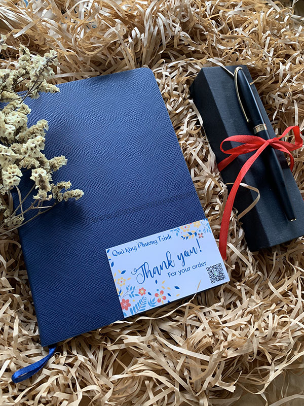 Mẹ dùng quà mỗi ngày