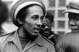 Bob Marley tạo dáng tại London năm 1977