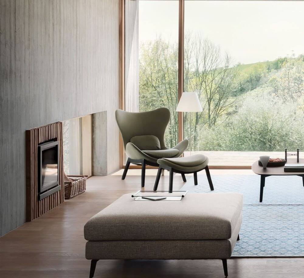 Người đọc sách bên cửa sổ