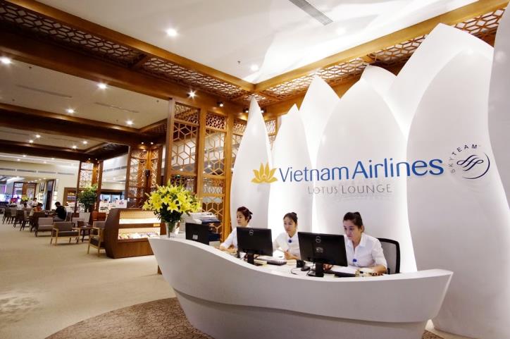 Không gian ẩm thực và nghỉ ngơi rộng rãi tại phòng chờ Bông Sen Vàng Lotus Lounge