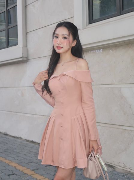 Đầm bẹt vai tay dài xếp li hông