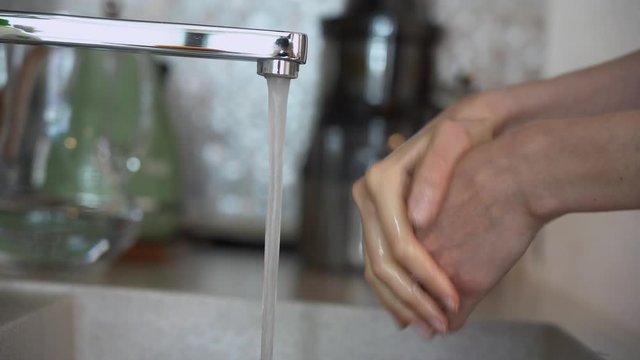 Giữ vệ sinh hằng ngày