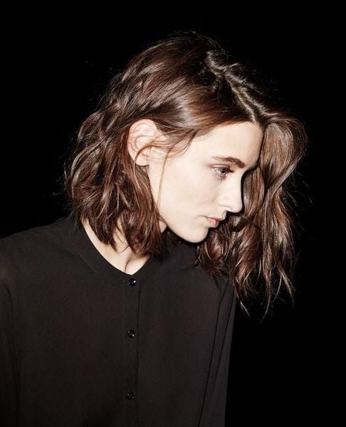 Kiểu tóc tự nhiên giúp cân bằng tinh thần bất cần của Grunge