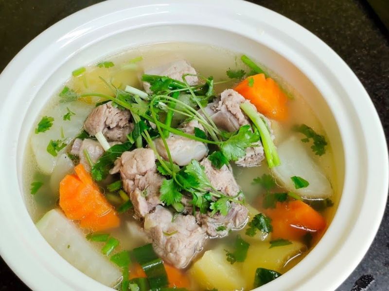 Canh xương heo thập cẩm