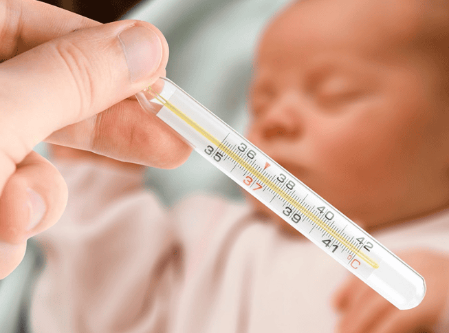 Nhận biết điểm khác biệt giữa sốt mọc răng và sốt do bệnh lý nhiễm trùng