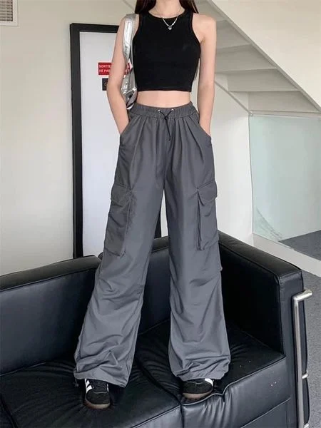 Outfit đi concert - Croptop và quần cargo cho vibe năng động