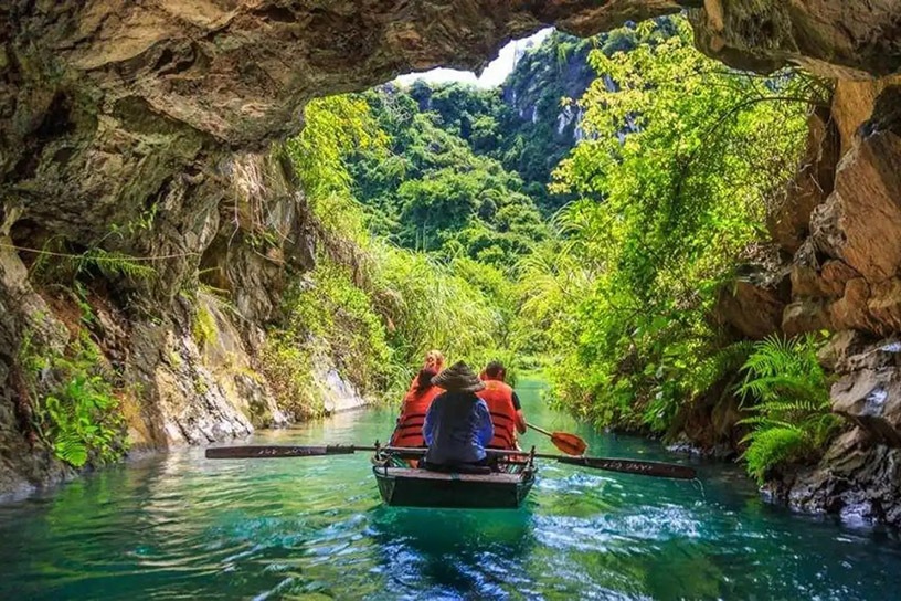 Khám phá hang động mát mẻ vào thời điểm mùa thu