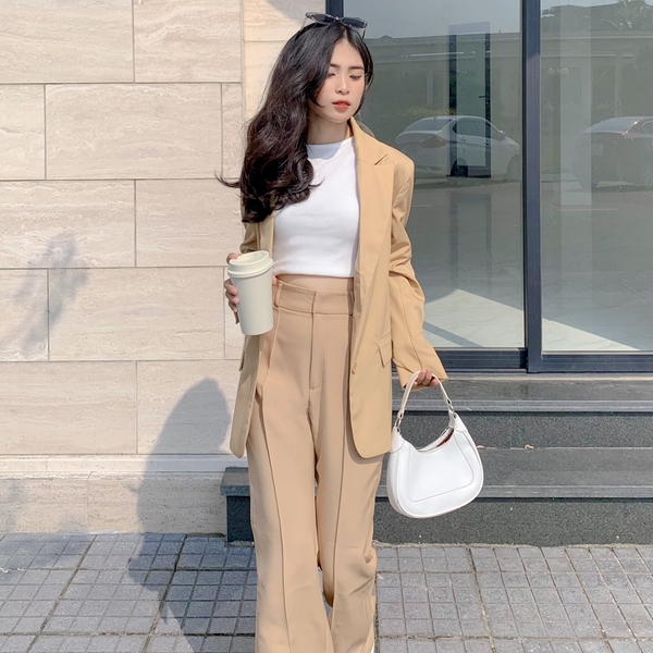 Áo blazer tay dài cơ bản cài 2 nút cùng với quần ống suông