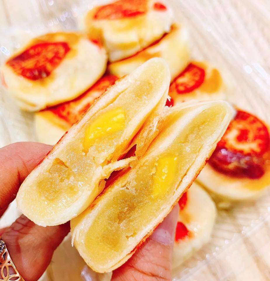 Món bánh pía nhân sầu riêng