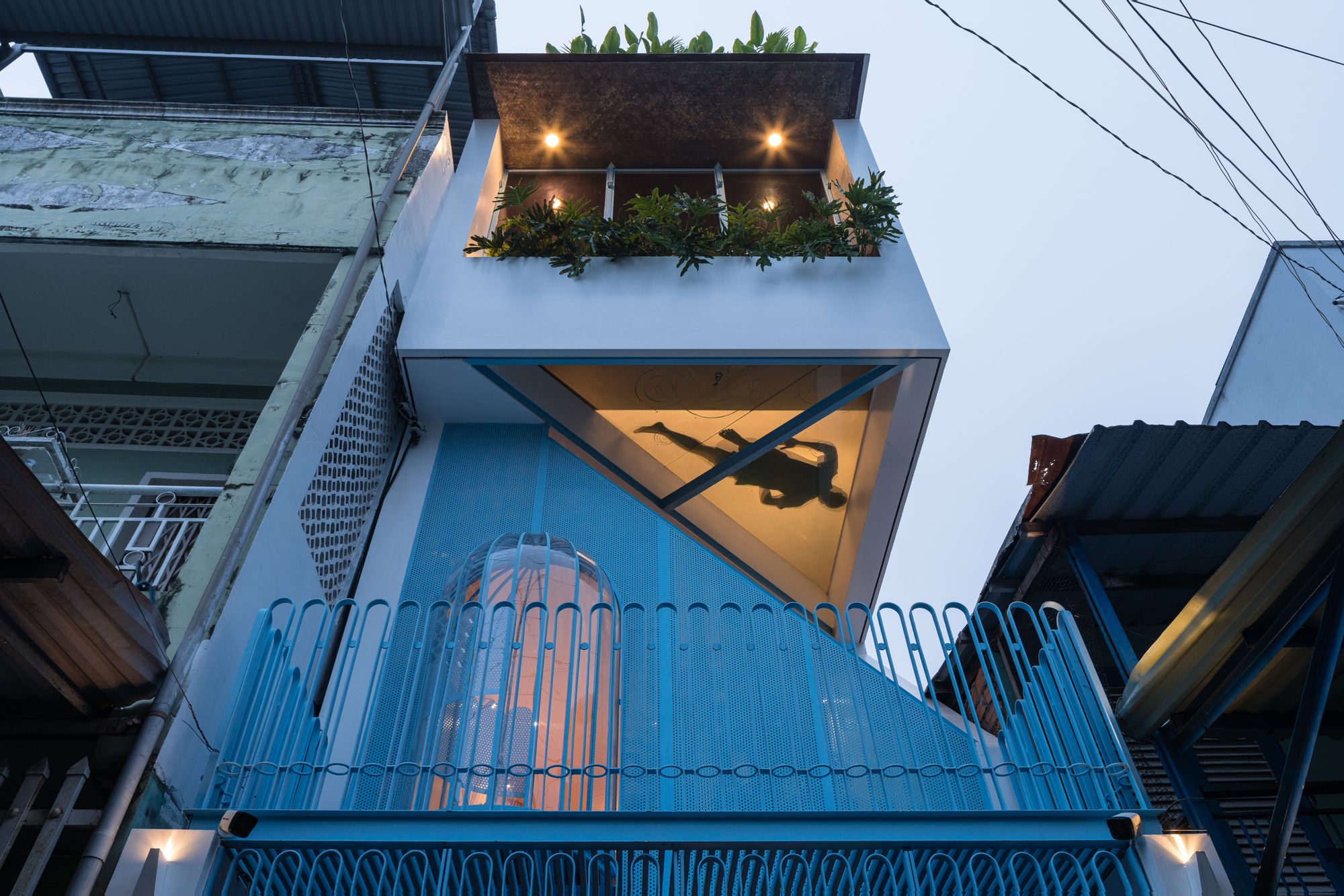 Mặt tiền ngôi nhà trong hẻm nhỏ