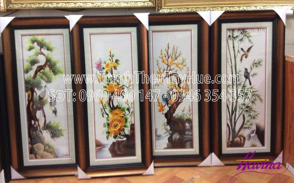 Hai người trao đổi điềm tĩnh