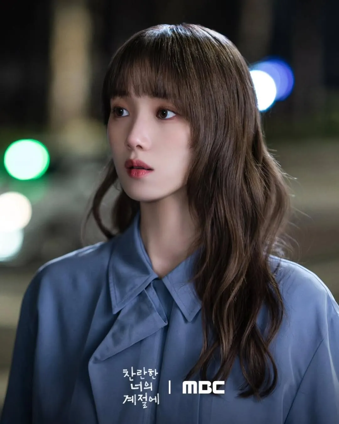 Lee Sung Kyung diện sơ mi xanh pastel tươi mới